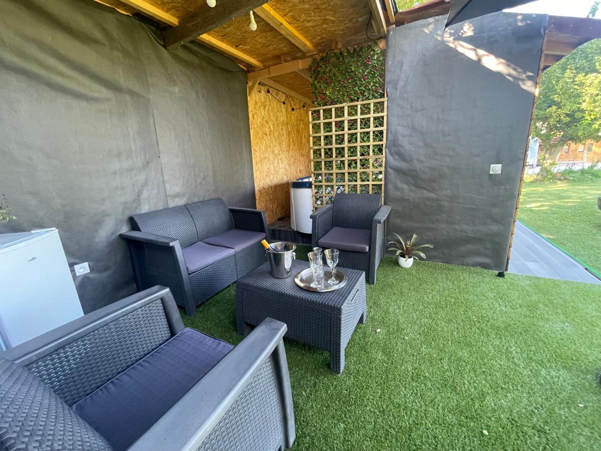 Dependance Privee - Halte Route Apartman Le Thor Kültér fotó